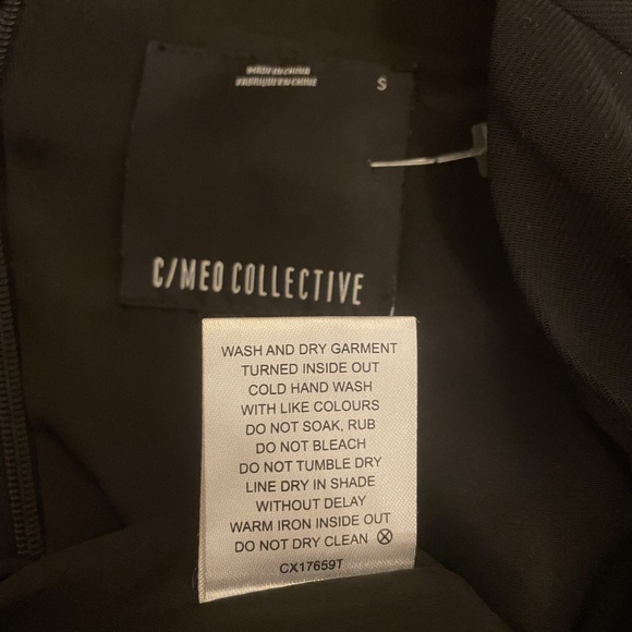 C/MEO Collective, Right Kind of Madness Top with Black Ruched Sleeves, Small - Picture 8 of 9